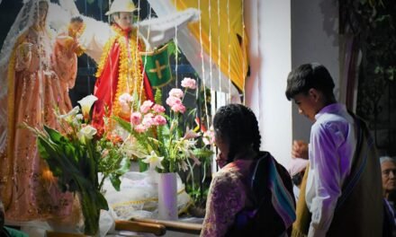 Los estudiantes y maestros participaron de la gran entrada en honor a la Virgen del Rosario en Icla